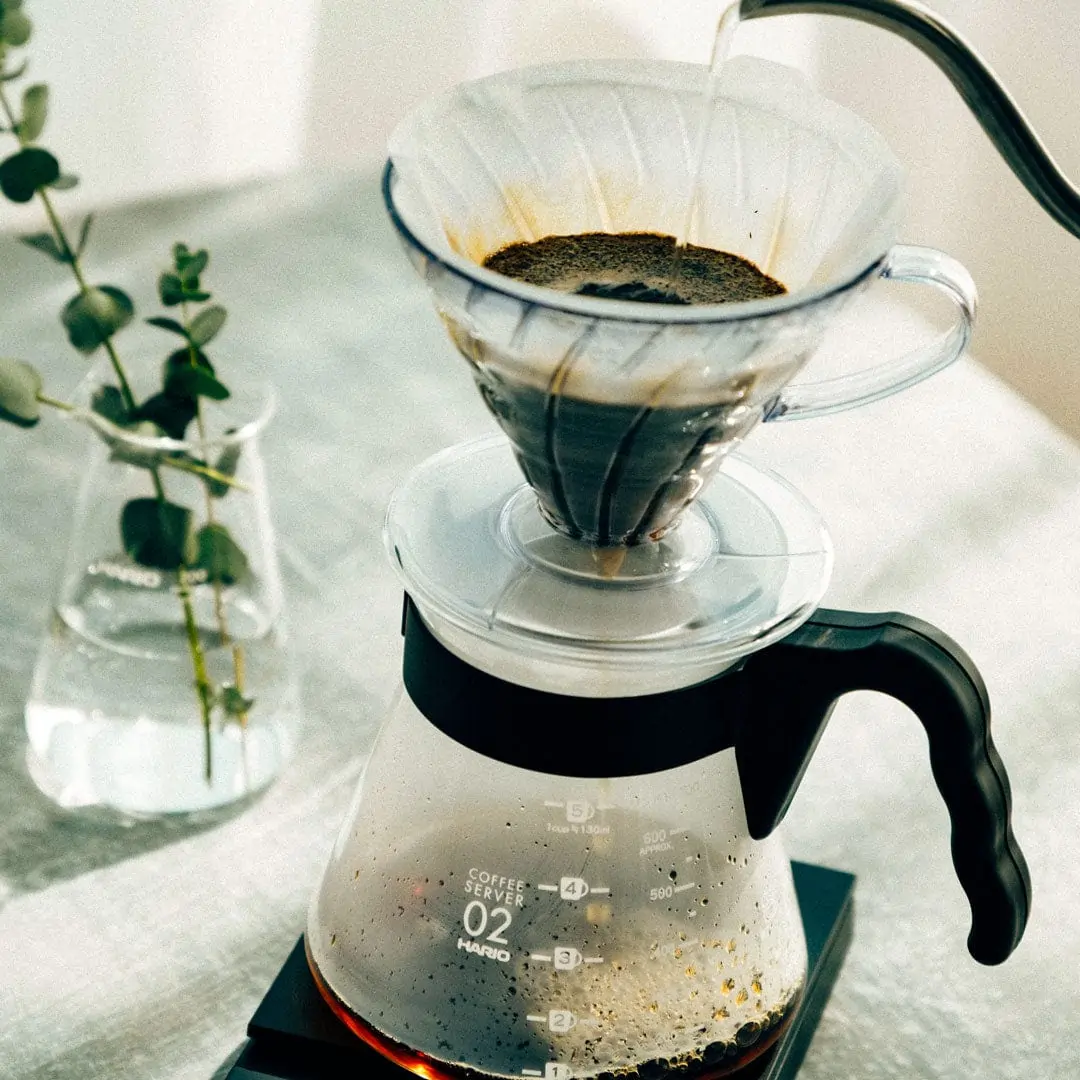 Zestaw do parzenia kawy Hario V60 Craft – dripper, serwer i filtry papierowe - Image 4